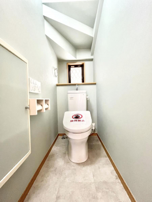 トイレ　明るく清潔感のあるトイレです。 