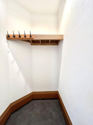 その他内観　シューズインクローク付き！雨具やベビーカーも置けます。   