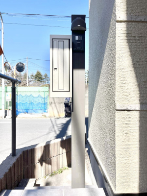 その他　シンプルデザインのポスト。