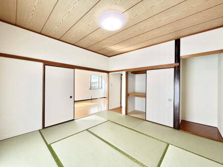 その他内観　リビングと隣り合っている和室。ほっと一息できる和の空間です。