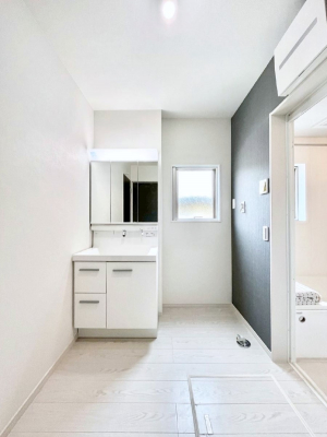 ̑@Ă̂ŎC̑ꏊłC\s܂B̐gxxCǂI