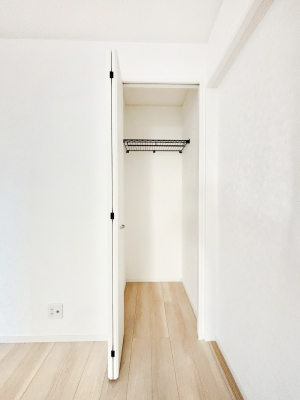 ���̑����ρ@���r���O���[�B�����Ɏ��[������ƕ����W�܂�LDK���X�b�L���Еt�������ł��ˁB  