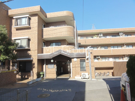 現地外観写真　溢れる陽光でご家族の笑顔も輝く 