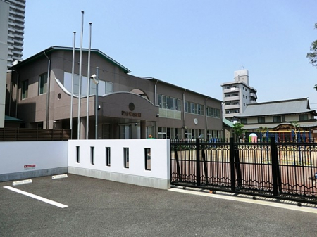 周辺環境　幼稚園・保育園 300m 谷塚幼稚園