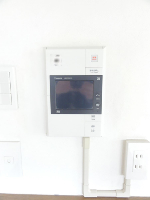 その他内観　訪問者が一目でわかる安心のＴＶモニター付きインターホン。   