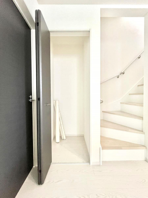 ̑ρ@rO[BɎ[ƕW܂LDKXbLЕtłˁB  