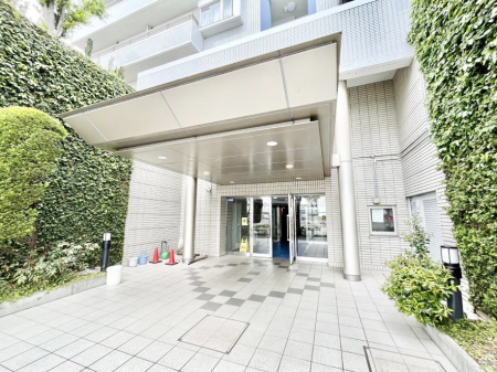 エントランス　落ち着いた雰囲気のエントランス