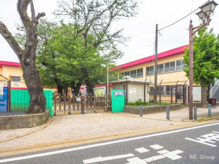 周辺環境　幼稚園・保育園 810m 若葉保育園