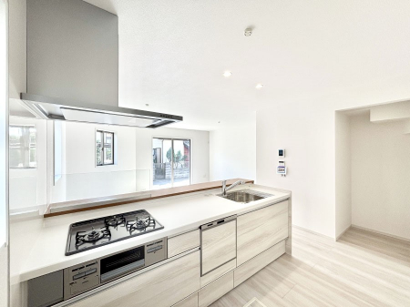 �L�b�`���@���������Ȃ���ł����Ƒ��Ƃ̉�b���y���߂�ΖʃL�b�`��