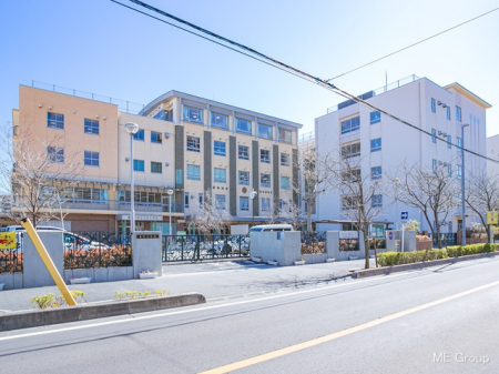 周辺環境　小学校 560m 川口市立本町小学校