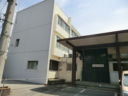 周辺環境　病院 1300m 鳩ヶ谷中央病院