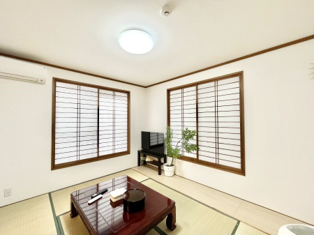 ���̑����ρ@���r���O�Ɨׂ荇���Ă���a���B�ق��ƈꑧ�ł���a�̋�Ԃ��Y�ꂸ�ɁB   