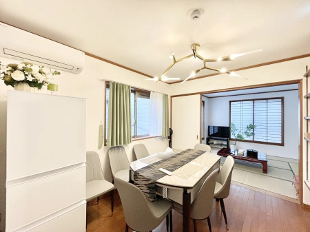 ���r���O�@���Ƒ��̓��₩�Șb�����ŕ�܂�閾�邢���r���O