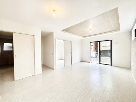 ̑ρ@Ƒ̏Ί炪RƐ܂ĂAȕ͋C̃_CjOɎdオĂ܂B