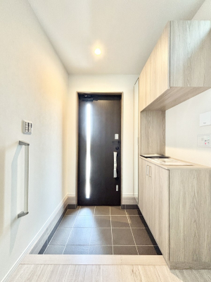 ���ց@�K���X�X���b�g�̓��������փh�A�������Ɍ���͂��Ă���܂�