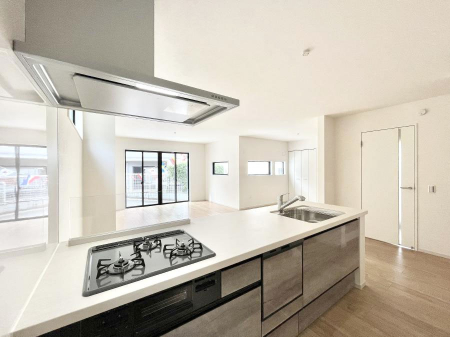 �L�b�`���@���������Ȃ���ł����Ƒ��Ƃ̉�b���y���߂�ΖʃL�b�`��