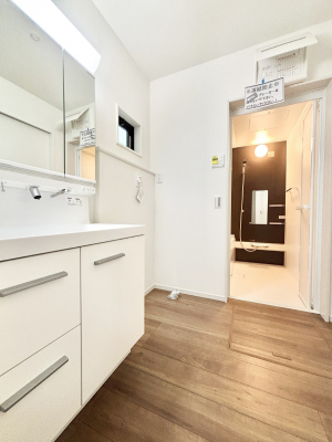 ʑEʏ@Ƃ̐ʃXy[XŒ̐gxxX[Y