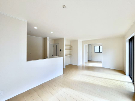 ̑ρ@Ƒ̏Ί炪RƐ܂ĂAȕ͋C̃_CjOɎdオĂ܂B