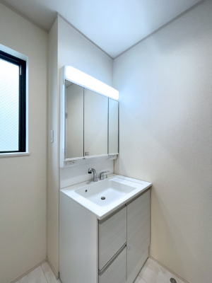 ʑEʏ@邢ʏ͖̐gxxyłႢłB