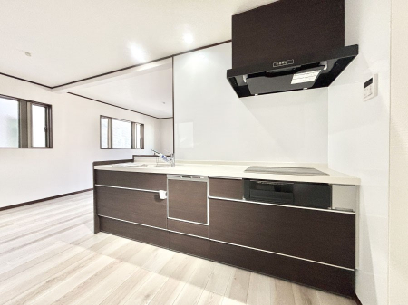 �L�b�`���@���r���O�ŗV�Ԃ��q�l�������Ȃ��炨�������ł���ΖʃL�b�`���B  