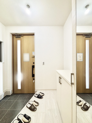 ���ց@�K���X�X���b�g�̓��������փh�A�������Ɍ���͂��Ă���܂�