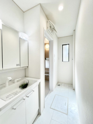 ̑@Ă̂ŎC̑ꏊłC\s܂B̐gxxCǂI