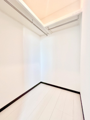 ̑@EH[NCN[[bgtŐԂLpł܂B