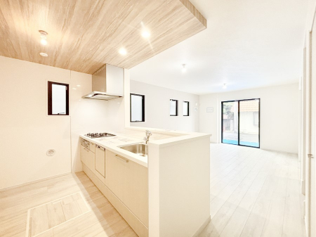 �L�b�`���@�u�₩�ȕ����ʂ蔲����L�b�`���B��������̂Ŗ��邭���C�ɂ��𗧂��܂��B