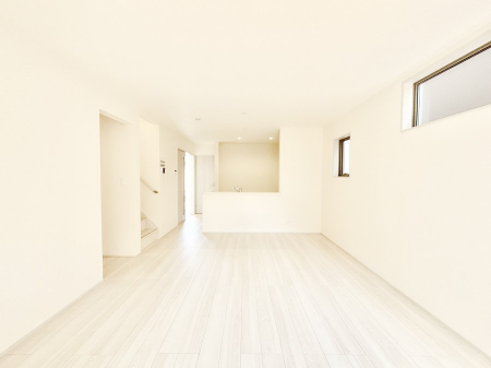 ���r���O�@���邢�z���������A�����̕��͋C�ɖ�������郊�r���O�E�_�C�j���O�B   