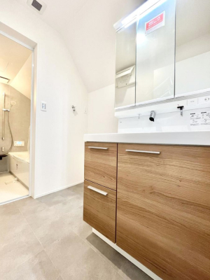 ���̑��@�������̂�����K��Ԃł��B�����̐g�x�x���C�����ǂ����g�������܂��B 