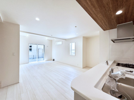 ̑ρ@Ƒ̏Ί炪RƐ܂ĂAȕ͋C̃_CjOɎdオĂ܂ 