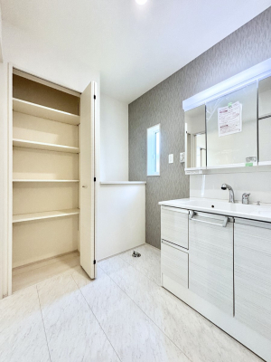 ̑@q񂪂􂢂łĂꂻȐʏI  