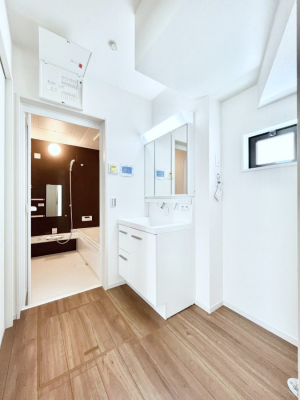 ̑@Ă̂ŎC̑ꏊłC\s܂B̐gxxCǂI