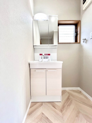 ʑEʏ@邢ʏ͖̐gxxyłႢłB