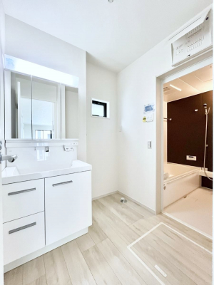 ʑEʏ@邢ʏ͖̐gxxyłႢłB