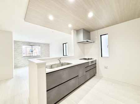 �L�b�`���@�u�₩�ȕ����ʂ蔲����L�b�`���B��������̂Ŗ��邭���C�ɂ��𗧂��܂��B