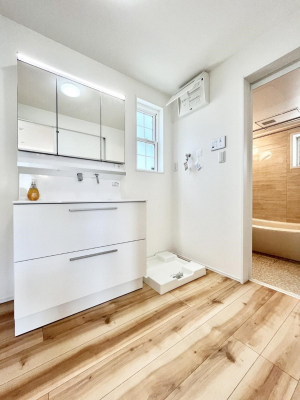 ̑@Ă̂ŎC̑ꏊłC\s܂B̐gxxCǂI