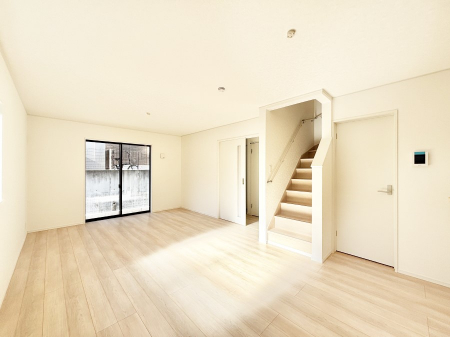 ���̑����ρ@�Ƒ��Ƃ̃R�~���j�P�[�V�������[�܂郊�r���O�C���K�i���̗p�����_�C�j���O