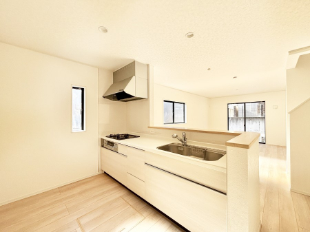 �L�b�`���@���r���O�ŗV�Ԃ��q�l�������Ȃ��炨�������ł���ΖʃL�b�`���B  