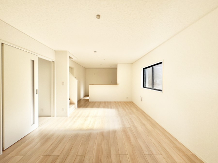 ���r���O�@���邢�z���������A�����̕��͋C�ɖ�������郊�r���O�E�_�C�j���O�B 