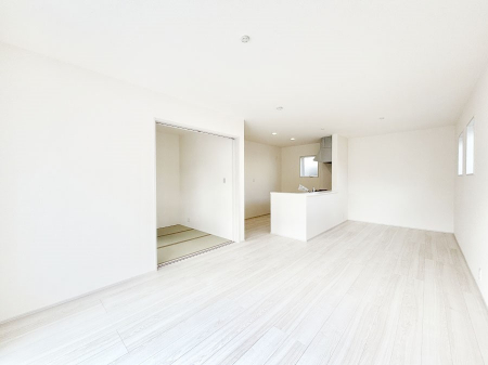 ̑ρ@Ƒ̏Ί炪RƐ܂ĂAȕ͋C̃_CjOɎdオĂ܂ 