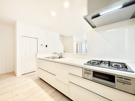 �L�b�`���@�J�E���^�[�z���ɂ��b�������Ȃ��疈���̂������������Ɗy����