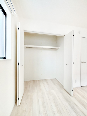 ���[�@�m���̃N���[�[�b�g�B���s��������̂Ō���̈ߗނ�����������܂�܂��B