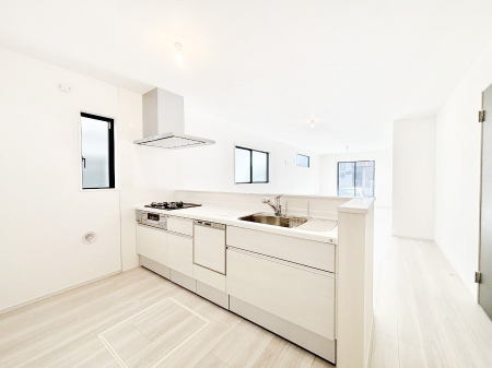 �L�b�`���@���Ƒ��̉�b�e�ޑΖʃL�b�`���B���������̃p�p�}�}�����Ƒ��Ɖ߂������Ԃ����������I