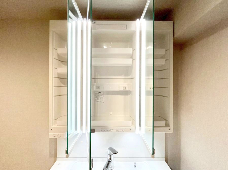 ���̑����ρ@�O�ʋ��̗��ɁA���ϕi��q���p�i�Ȃǂ����[�\�B���ʑ����������ƕۂ��܂��I