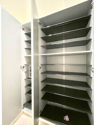 ���̑����ρ@�����Ղ���[�ł���V���[�Y�{�b�N�X�ŉƑ��S���̌C���A���ւ�������B  