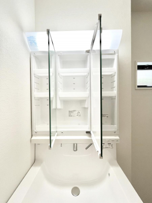 ���̑����ρ@�O�ʋ��̗��ɁA���ϕi��q���p�i�Ȃǂ����[�\�B���ʑ����������ƕۂ��܂��I