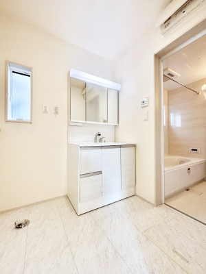 ̑@Ă̂ŎC̑ꏊłC\s܂B̐gxxCǂI