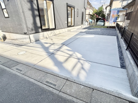 @2\I}Ȃql̒ԂɁB܂AƑ̎]ԃXy[XƂĂ劈B