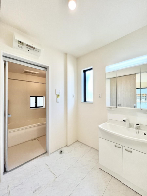 ̑@Ă̂ŎC̑ꏊłC\s܂B̐gxxCǂI